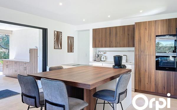 Maison à vendre    4 pièces • 208 m2 Lecci