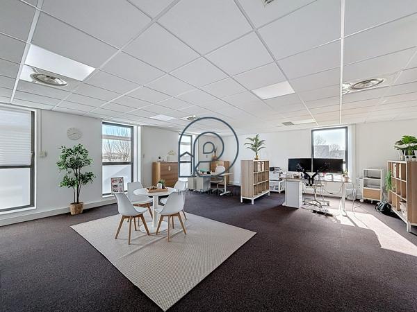 🏢 VILLENEUVE D’ASCQ – BUREAUX  230 M² DIVISIBLE AU DERNIER ÉTAGE | RARE SUR LE SECTEUR !