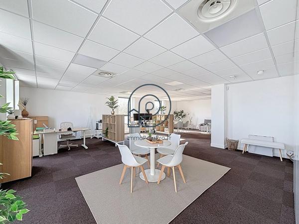 🏢 VILLENEUVE D’ASCQ – BUREAUX  230 M² DIVISIBLE AU DERNIER ÉTAGE | RARE SUR LE SECTEUR !