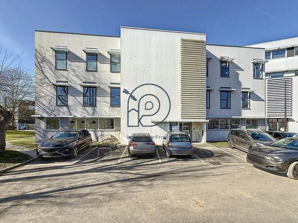 🏢 VILLENEUVE D’ASCQ – BUREAUX  230 M² DIVISIBLE AU DERNIER ÉTAGE | RARE SUR LE SECTEUR !