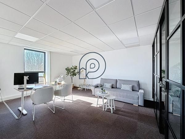 🏢 VILLENEUVE D’ASCQ – BUREAUX  230 M² DIVISIBLE AU DERNIER ÉTAGE | RARE SUR LE SECTEUR !