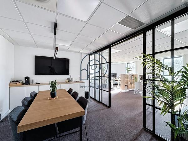 🏢 VILLENEUVE D’ASCQ – BUREAUX  230 M² DIVISIBLE AU DERNIER ÉTAGE | RARE SUR LE SECTEUR !