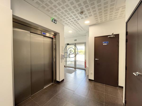 🏢 VILLENEUVE D’ASCQ – BUREAUX  230 M² DIVISIBLE AU DERNIER ÉTAGE | RARE SUR LE SECTEUR !