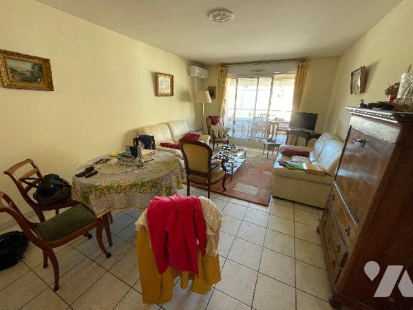 T3 Rue de CASSIS 13008 résidence au calme au  5° étage, surf 68m² avec terrasse 15m² et garage.