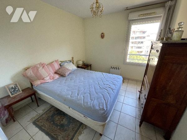 T3 Rue de CASSIS 13008 résidence au calme au  5° étage, surf 68m² avec terrasse 15m² et garage.