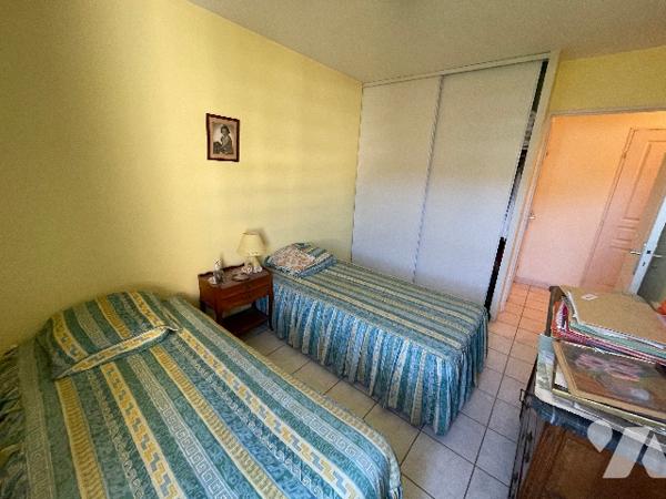 T3 Rue de CASSIS 13008 résidence au calme au  5° étage, surf 68m² avec terrasse 15m² et garage.