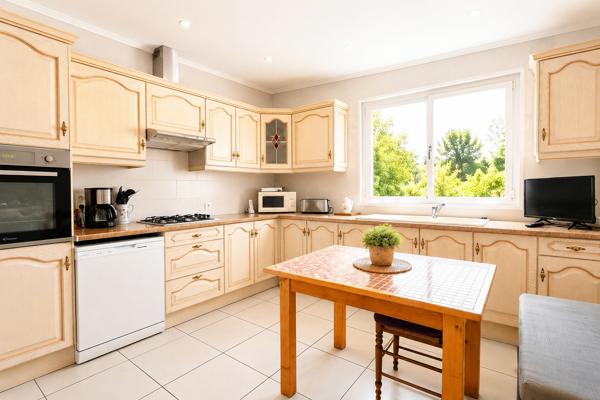 Maison familiale 101 m² avec 3 chambres et jardin arboré de 688 m² – Cholet