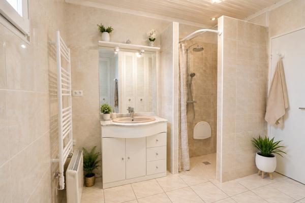 Maison familiale 101 m² avec 3 chambres et jardin arboré de 688 m² – Cholet