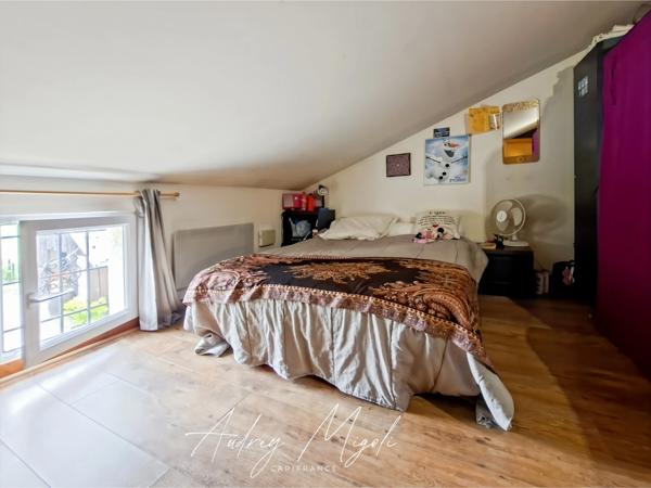 Propriété en pierre avec maison, gîte, 245m², 7 chambres, piscine, 300m² de dépendances, parc de 2,5 hectares