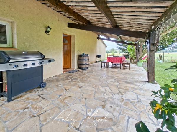 Propriété en pierre avec maison, gîte, 245m², 7 chambres, piscine, 300m² de dépendances, parc de 2,5 hectares