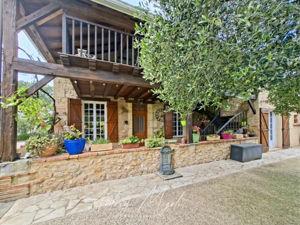 Propriété en pierre avec maison, gîte, 245m², 7 chambres, piscine, 300m² de dépendances, parc de 2,5 hectares