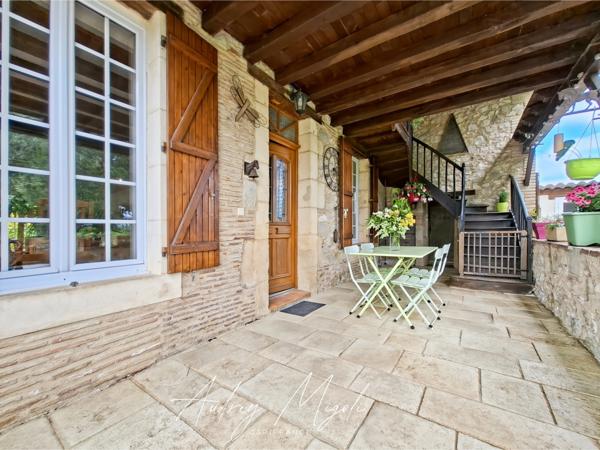 Propriété en pierre avec maison, gîte, 245m², 7 chambres, piscine, 300m² de dépendances, parc de 2,5 hectares