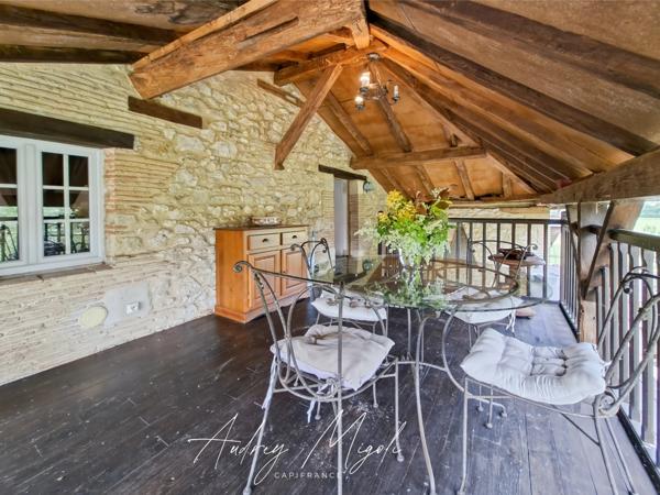 Propriété en pierre avec maison, gîte, 245m², 7 chambres, piscine, 300m² de dépendances, parc de 2,5 hectares