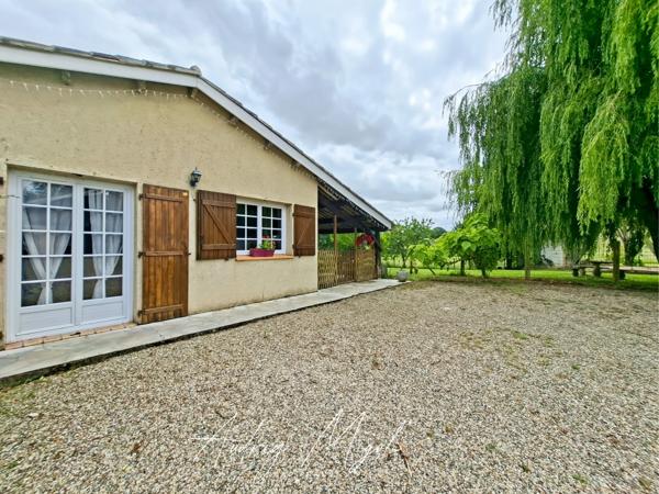 Propriété en pierre avec maison, gîte, 245m², 7 chambres, piscine, 300m² de dépendances, parc de 2,5 hectares