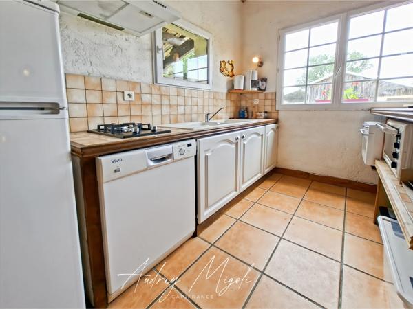 Propriété en pierre avec maison, gîte, 245m², 7 chambres, piscine, 300m² de dépendances, parc de 2,5 hectares