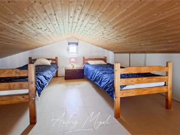 Propriété en pierre avec maison, gîte, 245m², 7 chambres, piscine, 300m² de dépendances, parc de 2,5 hectares