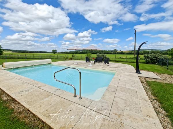Propriété en pierre avec maison, gîte, 245m², 7 chambres, piscine, 300m² de dépendances, parc de 2,5 hectares
