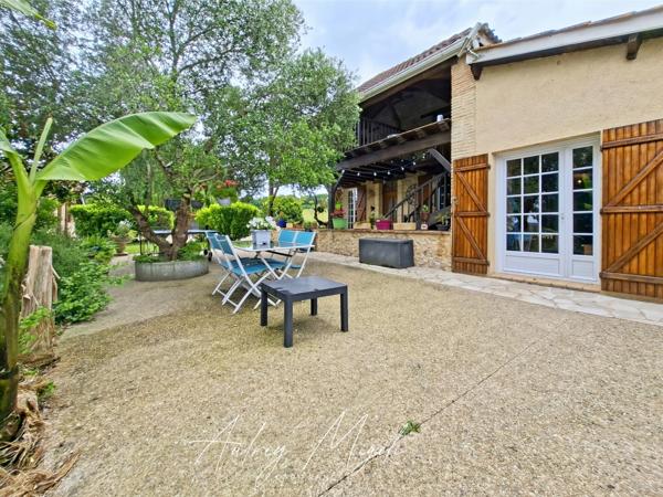 Propriété en pierre avec maison, gîte, 245m², 7 chambres, piscine, 300m² de dépendances, parc de 2,5 hectares