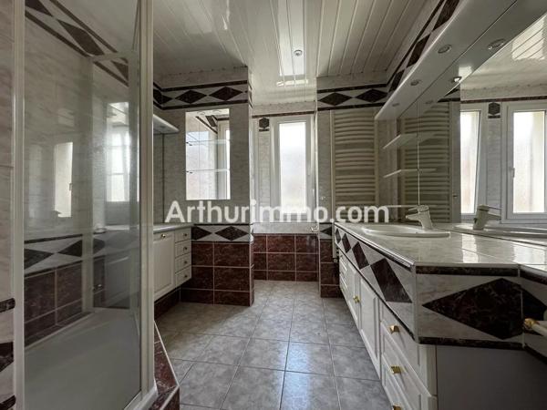 Vente                                                      Appartement
                        
                     5 pièces                      114 m2                     à Le Havre