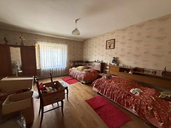Vente                                                      Propriété
                        
                     10 pièces                      255 m2                     à Liffol-le-Grand
