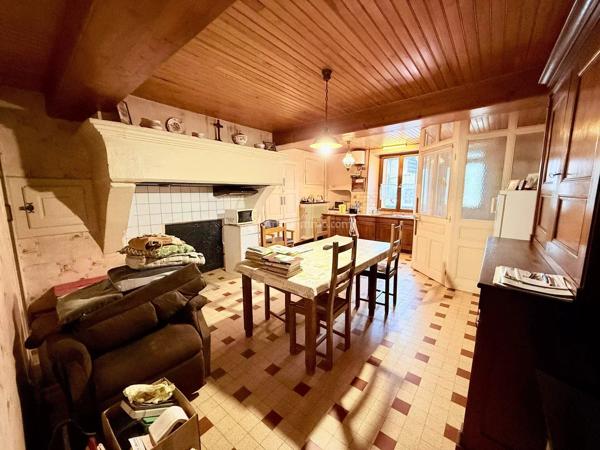 Vente                                                      Propriété
                        
                     10 pièces                      255 m2                     à Liffol-le-Grand