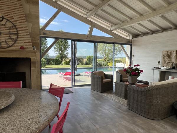 Propriete 5 pièce(s) 4 chambre(s) 338 m²