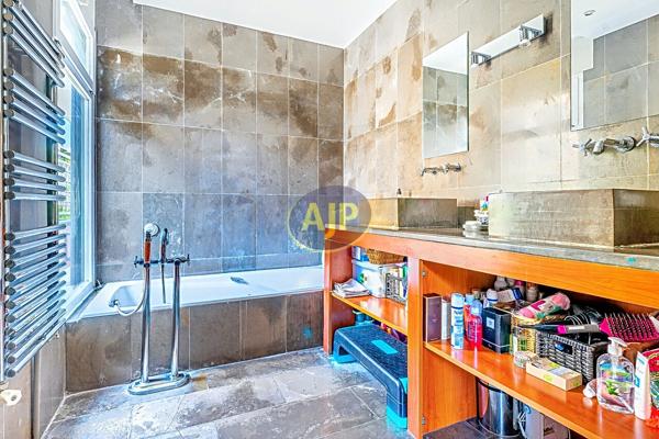 Appartement à vendre Paris 16eme - 5 pièces, 184m² avec 4 chambre(s) à 2 250 000€ - AJP Immobilier Paris 15 - Agence Pernet