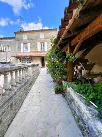 Achat maison Saint-Sulpice-de-Cognac - 7 pièce(s) - 230 m² - 327 050 €