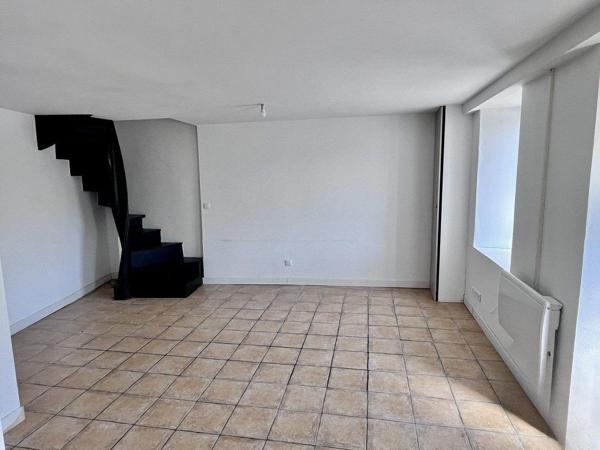 Maison louée bourg de La Chèze deux chambres