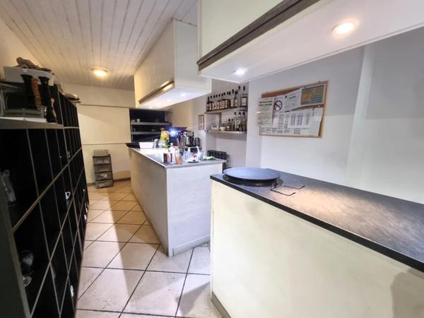 ILE D'OLERON (17), emplacement N°1 ST-PIERRE, A Vendre Fonds commerce Restaurant de charme réputé cœur de ville