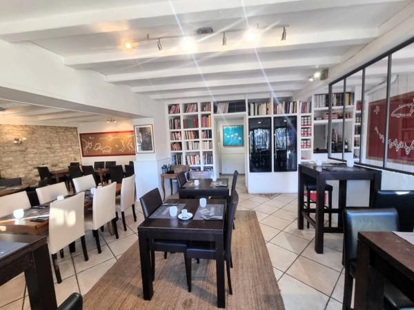 ILE D'OLERON (17), emplacement N°1 ST-PIERRE, A Vendre Fonds commerce Restaurant de charme réputé cœur de ville