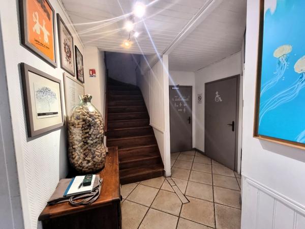 ILE D'OLERON (17), emplacement N°1 ST-PIERRE, A Vendre Fonds commerce Restaurant de charme réputé cœur de ville