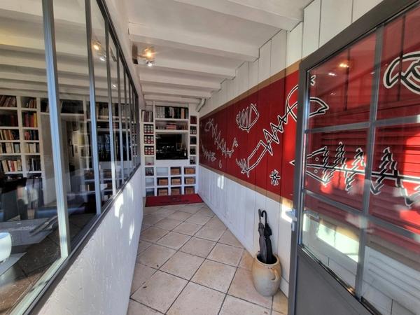 ILE D'OLERON (17), emplacement N°1 ST-PIERRE, A Vendre Fonds commerce Restaurant de charme réputé cœur de ville