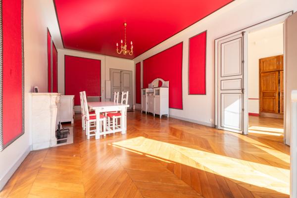 Étampes (91150) Rez-de-jardin de caractère ouvert sur 800 m² de jardin, au calme et à 30 min de Paris