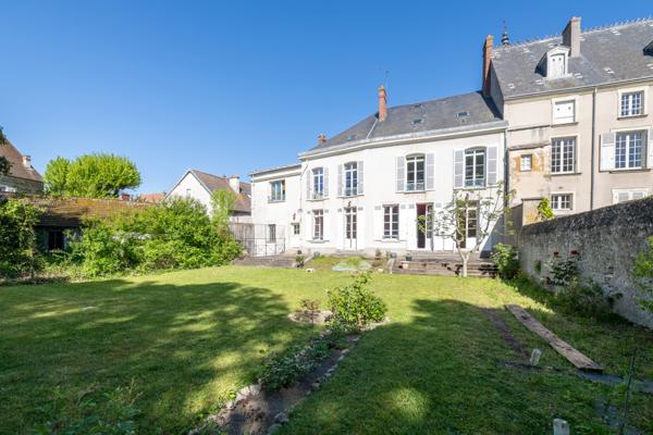 Étampes (91150) Rez-de-jardin de caractère ouvert sur 800 m² de jardin, au calme et à 30 min de Paris