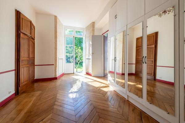 Étampes (91150) Rez-de-jardin de caractère ouvert sur 800 m² de jardin, au calme et à 30 min de Paris
