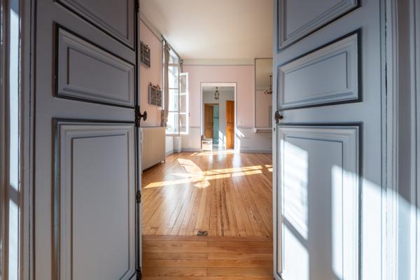 Étampes (91150) Rez-de-jardin de caractère ouvert sur 800 m² de jardin, au calme et à 30 min de Paris