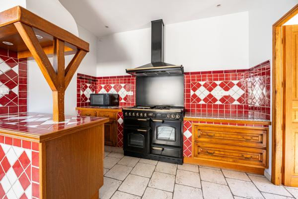 Étampes (91150) Rez-de-jardin de caractère ouvert sur 800 m² de jardin, au calme et à 30 min de Paris