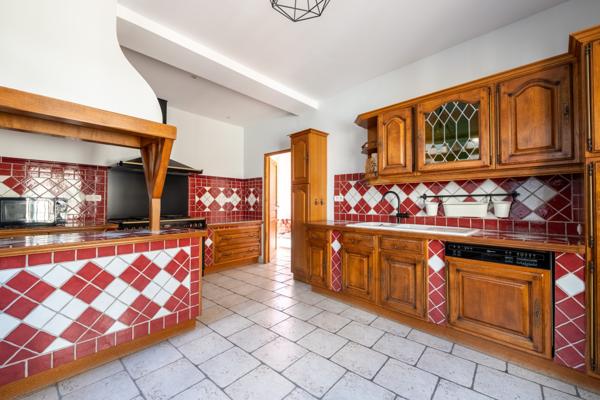 Étampes (91150) Rez-de-jardin de caractère ouvert sur 800 m² de jardin, au calme et à 30 min de Paris
