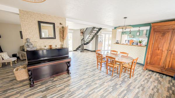 Guécélard (72230) PAVILLON 185M2 - 5 CHAMBRES