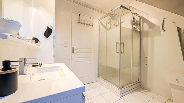 Guécélard (72230) PAVILLON 185M2 - 5 CHAMBRES