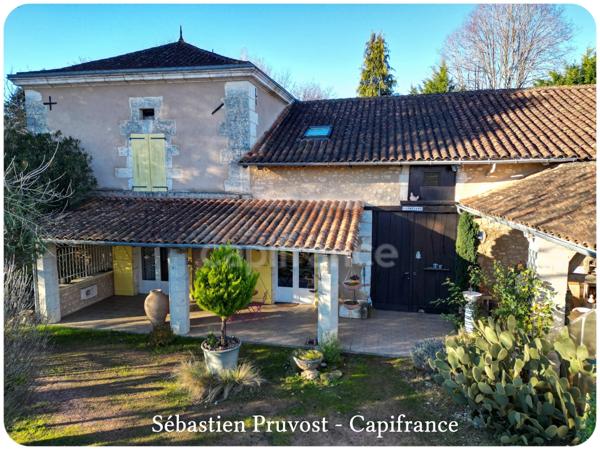 Dpt Dordogne (24), proche de Brantôme, propriété P5 143M2 à vendre, terrain 2438m2, deux grandes dépendances, garage, cuisine d'été.