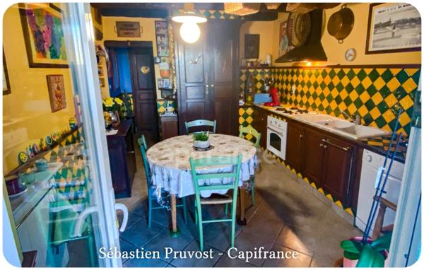 Dpt Dordogne (24), proche de Brantôme, propriété P5 143M2 à vendre, terrain 2438m2, deux grandes dépendances, garage, cuisine d'été.