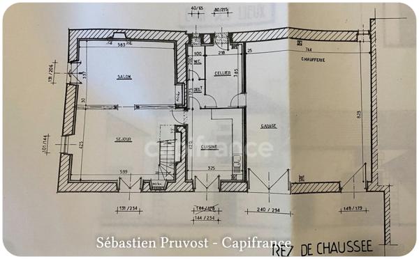 Dpt Dordogne (24), proche de Brantôme, propriété P5 143M2 à vendre, terrain 2438m2, deux grandes dépendances, garage, cuisine d'été.