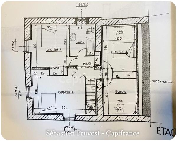 Dpt Dordogne (24), proche de Brantôme, propriété P5 143M2 à vendre, terrain 2438m2, deux grandes dépendances, garage, cuisine d'été.