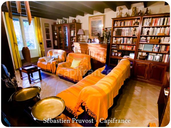 Dpt Dordogne (24), proche de Brantôme, propriété P5 143M2 à vendre, terrain 2438m2, deux grandes dépendances, garage, cuisine d'été.