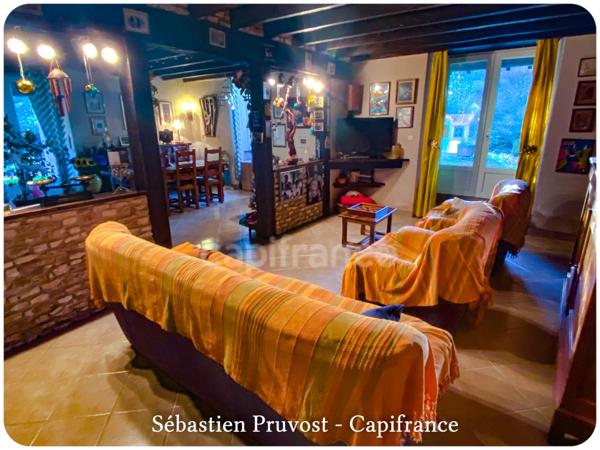 Dpt Dordogne (24), proche de Brantôme, propriété P5 143M2 à vendre, terrain 2438m2, deux grandes dépendances, garage, cuisine d'été.