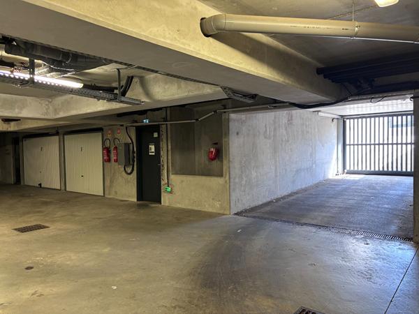 GARAGE À LOUER EN SOUS-SOL D'UNE RÉSIDENCE SÉCURISÉE À VÉNISSIEUX PARILLY ! , Venissieux