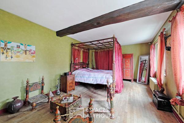 Maison de caractère avec grange aménagée, jardin arboré et piscine