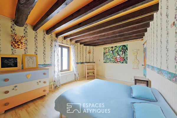 Maison de caractère avec grange aménagée, jardin arboré et piscine